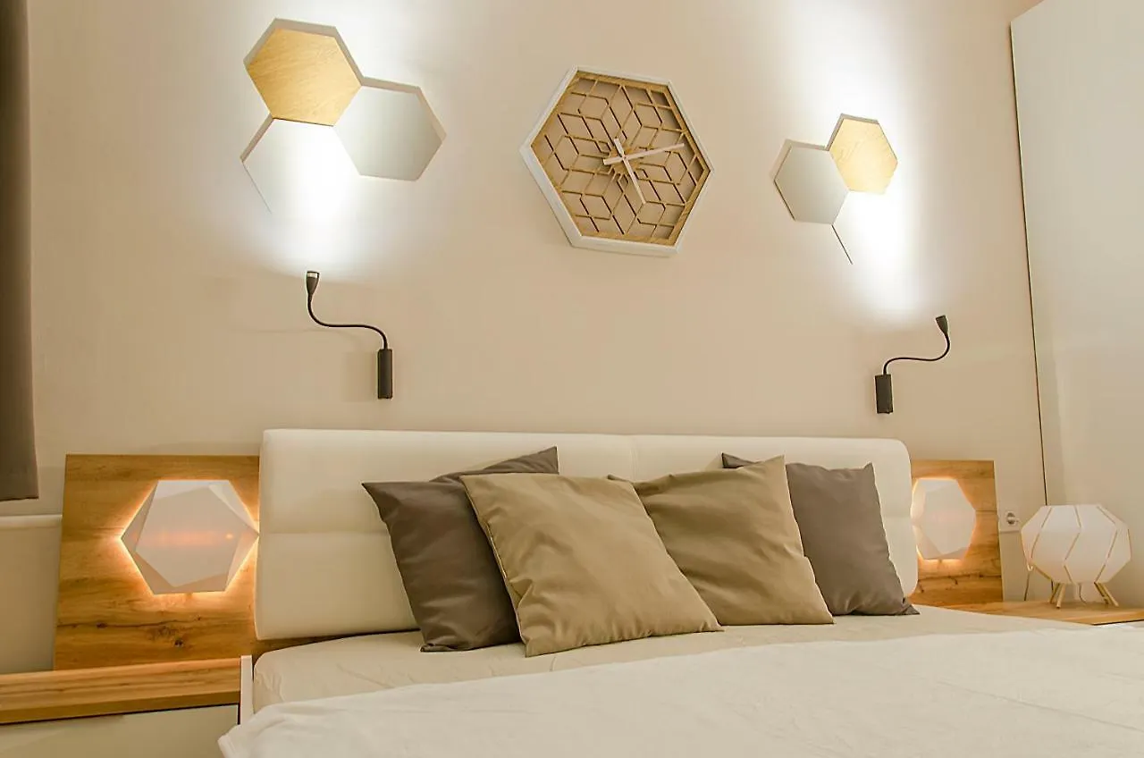 Hexagon Apartment Budapesta 0*,