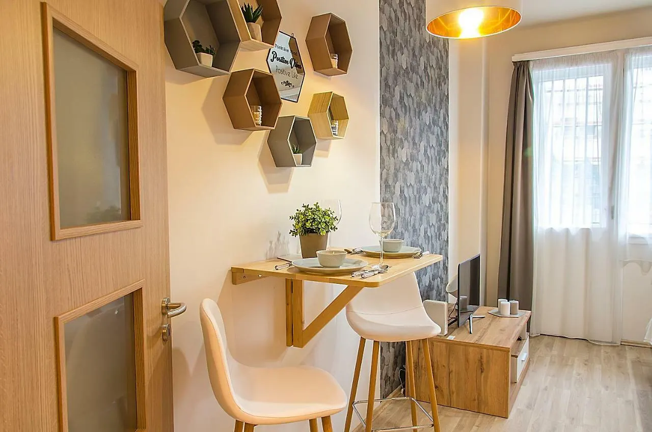 Hexagon Apartment Budapesta Ungaria