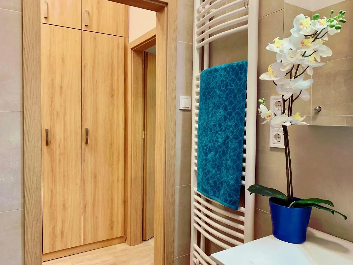 Hexagon Apartment Budapesta Ungaria